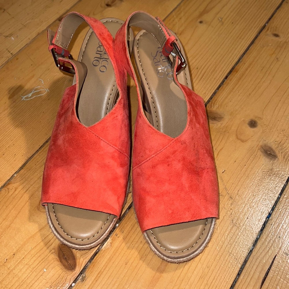 Coral Franco Sarto women’s julien wedge sandals. Size 9